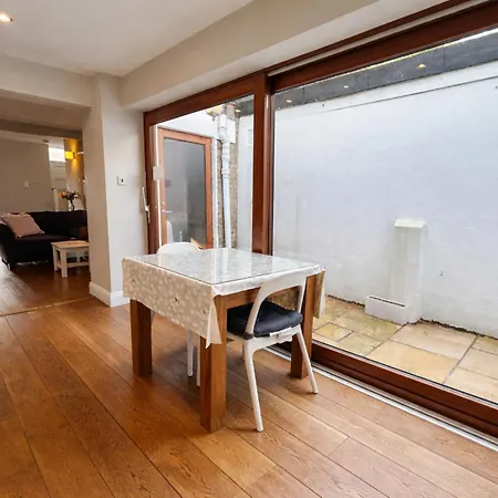Contemporary 2bdr Retreat * Dublin
