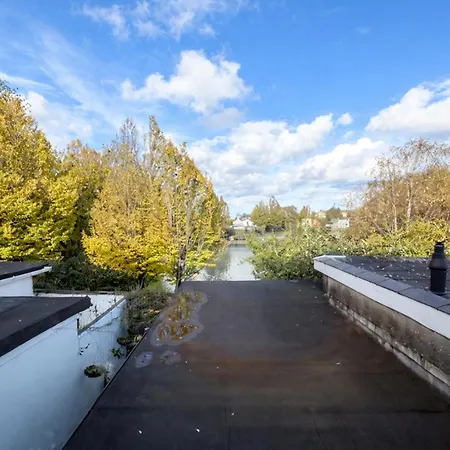 Contemporary 2bdr Retreat Dublin