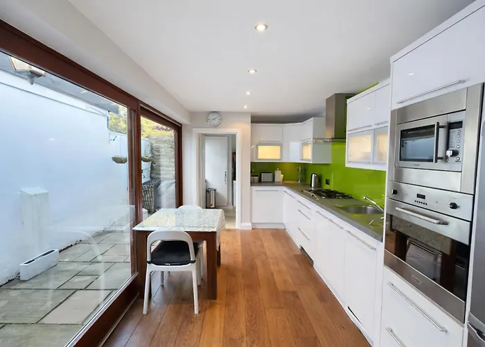 Vakantiehuis Contemporary 2bdr Retreat *