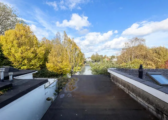 Contemporary 2bdr Retreat Dublin