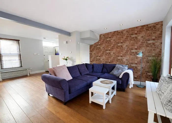 Contemporary 2bdr Retreat Semesterbostad *